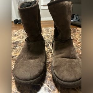 UGG Classic Short Womens Brown Suede Sheepskin Winter Ankle Boots Size W8